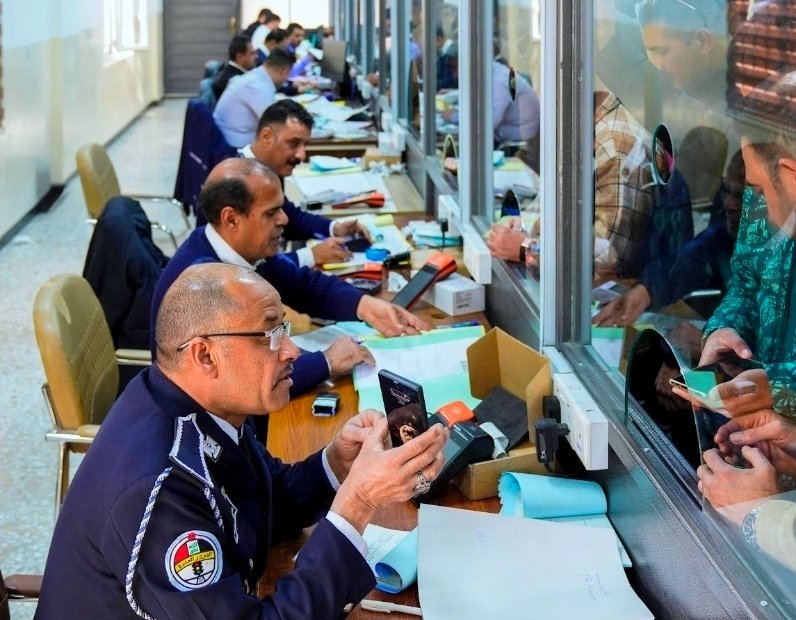 المرور تعلن توقفًا مؤقتًا لتسجيل المركبات وإصدار إجازات السياقة